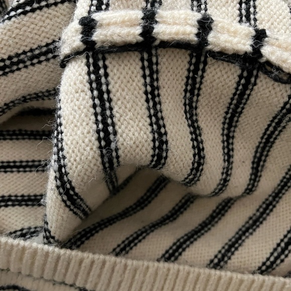 oversized 💯 wool hand-knit striped turtleneck - Picture 4 of 8